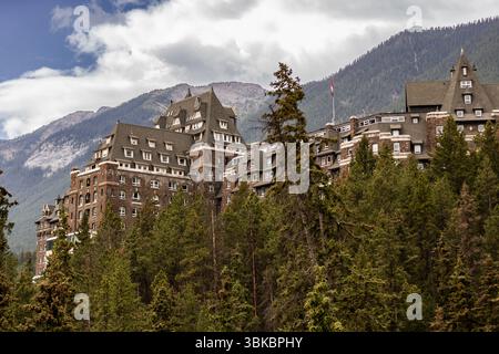 Das 1888 eröffnete Fairmont Banff Springs Hotel, besser bekannt als Banff Springs, ist eine nationale historische Stätte Kanadas. Stockfoto