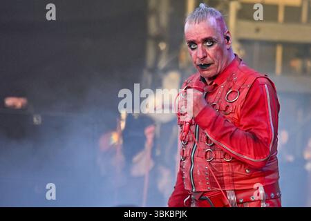 Clisson, Frankreich. Juni 2025. Till Lindemann trat am 19. Juni 2025 live auf der Bühne des Hellfest Open Air in Clisson auf. Foto: Julien Reynaud/APS-Medias/ABACAPRESS.COM Credit: Abaca Press/Alamy Live News Stockfoto
