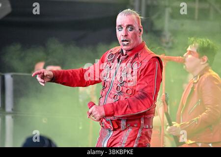 Clisson, Frankreich. Juni 2025. Till Lindemann trat am 19. Juni 2025 live auf der Bühne des Hellfest Open Air in Clisson auf. Foto: Julien Reynaud/APS-Medias/ABACAPRESS.COM Credit: Abaca Press/Alamy Live News Stockfoto