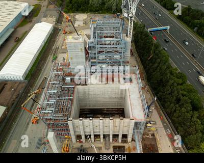 Luftaufnahme der im Bau befindlichen Müllverbrennungsanlage in Glasgow. Das South Clyde Energy Centre ist eine gemeinsame Fazilität für Energie aus Abfällen (Energy from Waste Facility, EFW) Stockfoto