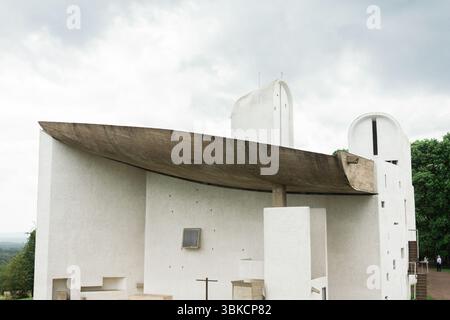 Modernistische Kapelle Notre-Dame du Haut, Ronchamp Stockfoto