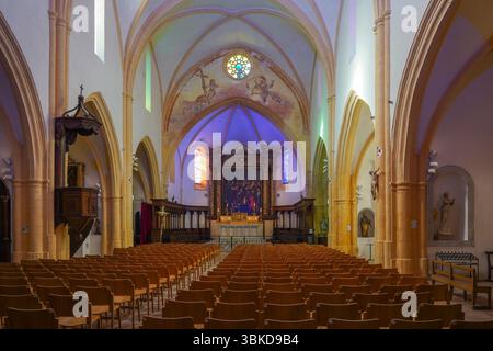 Innenraum der Kirche Saint-Pierre-aux-liens, Denkmal, in der Nähe des Forts von Six-Fours-les-Plages, Var, Frankreich. Stockfoto