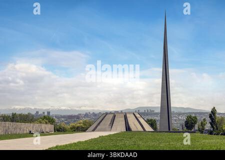 Der Armenische Völkermord-Gedenkkomplex in Zsitsernakaberd ist eine ergreifende Hommage an die Opfer, die das Gedenken fördert und das Verständnis fördert Stockfoto