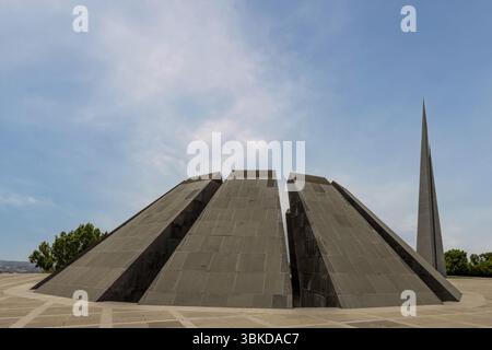Der Armenische Völkermord-Gedenkkomplex in Zsitsernakaberd ist eine ergreifende Hommage an die Opfer, die das Gedenken fördert und das Verständnis fördert Stockfoto