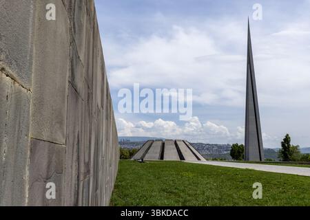 Der Armenische Völkermord-Gedenkkomplex in Zsitsernakaberd ist eine ergreifende Hommage an die Opfer, die das Gedenken fördert und das Verständnis fördert Stockfoto
