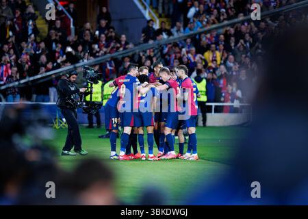 Barcelona, Spanien. März 2025. Barcelona-Spieler feiern ein Tor während des Spiels der UEFA Champions League zwischen dem FC Barcelona und SL Benfica im Stockfoto