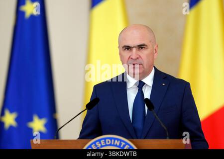 Bukarest, Rumänien. Juni 2025. Ilie Bolojan spricht nach seiner Ernennung zum rumänischen Premierminister im Cotroceni-Palast in Bukarest, Rumänien, am 20. Juni 2025. Der rumänische Präsident Nicusor Dan ernannte am Freitag den Senatspräsidenten Ilie Bolojan nach wochenlangen Koalitionsverhandlungen zwischen großen politischen Parteien zum neuen Premierminister des Landes. Quelle: Cristian Cristel/Xinhua/Alamy Live News Stockfoto