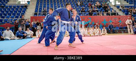 Zrenjanin, Vojvodina, Serbien - 27. April 2025: Seminar des echten Aikido im Kampfsportverein 'Real Aikido Zrenjanin 1995', Studenten werden demonstriert l Stockfoto
