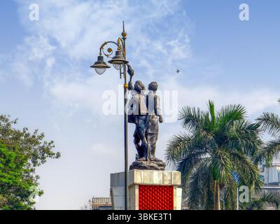 Mumbai Indien. Eine Statue eines Märtyrers mit einer Flamme auf dem Hutatma Chowk ( Märtyrerplatz ), einem Platz in South Mumbai. Rufen Sie auch Hutatma Chowk M an Stockfoto
