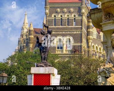 Mumbai Indien. Eine Statue eines Märtyrers mit einer Flamme auf dem Hutatma Chowk ( Märtyrerplatz ), einem Platz in South Mumbai. Rufen Sie auch Hutatma Chowk M an Stockfoto