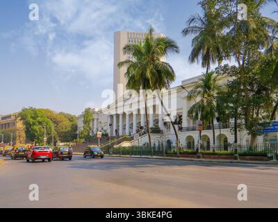 Die Asiatische Gesellschaft State Central Library Rathaus, Vorderseite, Eingang, Stufen, Säulen, auf Sahid bhagat sinh Road Fort Kalaghoda MUMBAI MAHARASHTRA INDIEN Stockfoto
