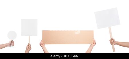 Gruppe von Leuten mit leeren Schildern auf weißem Hintergrund, Nahaufnahme. Modell für Design Stockfoto