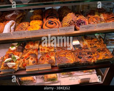 Gebäck in der Alma Nomad Bakery, Chamberi, Madrid, Spanien Stockfoto