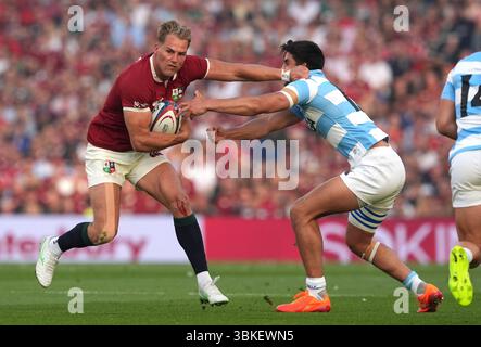 Duhan van der Merwe und der argentinische Lucio Cinti Rodrigo Isgro während des Lions-Cup-Spiels 1888 im Aviva-Stadion in Dublin, Irland. Bilddatum: Freitag, 20. Juni 2025. Stockfoto