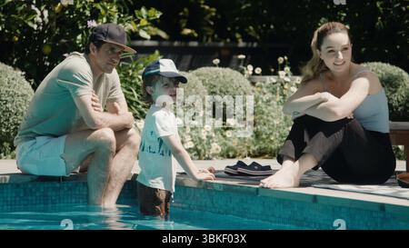 Apfelessig (2025)Ashley Zukerman als Clive Kaitlyn Dever als Belle Gibson *Filmstill - nur redaktionelle Verwendung* CAP/PLF bereitgestellt von Capital Pictures Stockfoto