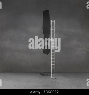 Mit flacher Bauweise mit weißer Leiter, die an grauer Wand befestigt ist, schwarzem Ausrufezeichen, Rissboden Stockfoto