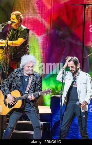 Ringo Starr ( Richard Starkey ) und seine All Star Tour 2025/Roccabella treten am Freitag, den 20. Juni 2025 auf der Bühne im Hard Rock Live im Seminole Hotel and Casino Hollywood in Hollywood, Florida auf. Bandmitglieder sind Ringo Starr, Schlagzeug, Gesang, Steve Lukather (Toto) Gitarren, Bass, Gesang, Colin Hay (Men at Work) Gitarren, Gesang, Hamish Stuart (Average White Band und Paul McCartney, Bass, Gregg Bissonette, Schlagzeug Trompete, Background Vocals, Warren Ham (Bloodrock Kansas, Toto und AD) Saxophon und Buck Johnson (HollywoodVampires, Aerosmith) Keyboard. Foto von Gary i Rothstein/UPI Stockfoto