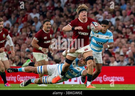 Irland. Juni 2025. Henry Pollock of Lions läuft mit dem Ball während des Lions 1888 Cup-Spiels zwischen den British & Irish Lions und Argentinien am 20. Juni 2025 im Aviva Stadium in Dublin (Irland) (Foto: Andrew SURMA/ Credit: SIPA USA/Alamy Live News) Stockfoto