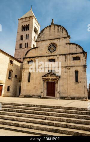 Portal im Renaissancestil der Marienkirche in Zadar, Kroatien. Stockfoto