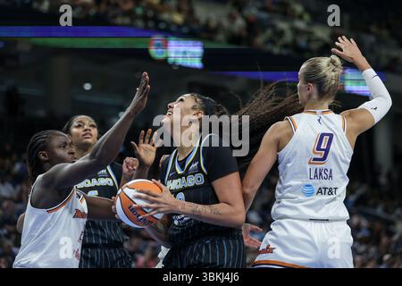Chicago, USA. Juni 2025. Chicago, USA, 21. Juni 2025: Kamilla Cardoso (10 Chicago Sky) in Aktion während des Spiels zwischen den Chicago Sky und Phoenix Mercury am Samstag, 21. Juni 2025 in der Wintrust Arena, Chicago, USA. (KEINE KOMMERZIELLE NUTZUNG) (Shaina Benhiyoun/SPP) Guthaben: SPP Sport Pressefoto. /Alamy Live News Stockfoto