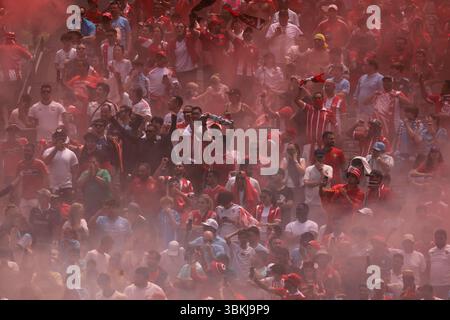 Philadelphia, USA, 18. Juni 2025. Die Fans von Wydad AC lassen beim Spiel Manchester City gegen Wydad AC FIFA Club World Cup im Lincoln Field Philadelphia Rauchbomben und Flares los. Der Bildnachweis sollte lauten: Jonathan Moscrop / Sportimage Stockfoto