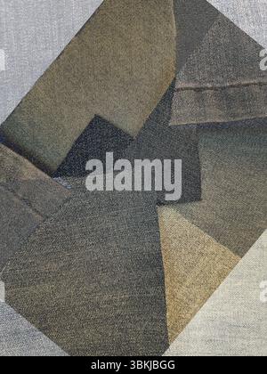 Materialteile überlappen sich in braunen, gelben und grauen jean-Patchwork. Die Farbfelder sind flach, gebügelt, geschnitten. Formen sind unregelmäßig oder quadratisch. Siehe Hosenbund. Stockfoto