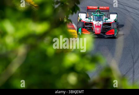 Elkhart Lake, WI USA – 21. Juni 2025: Fahrer der NTT INDYCAR-SERIE CALLUM ILOTT (90) (eng) aus Cambridge, England, reist während eines Trainings zum XPEL Grand Prix auf der Road America in Elkhart Lake WI durch die Kurven. Stockfoto
