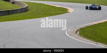 Elkhart Lake, Wi, USA. Juni 2025. DAVID MALUKAS (4) (USA) aus Chicago, IL, reist während eines Trainings für den XPEL Grand Prix auf der Road America in Elkhart Lake WI durch die Kurven. (Kreditbild: © Walter G. Arce Sr./ASP via ZUMA Press Wire) NUR REDAKTIONELLE VERWENDUNG! Nicht für kommerzielle ZWECKE! Quelle: ZUMA Press, Inc./Alamy Live News Stockfoto