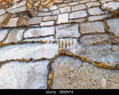 Salinas de Maras, Peru. Salzbergwerk. Inka-Salinen in Maras, nahe Cuzco im Heiligen Tal, Peru Stockfoto