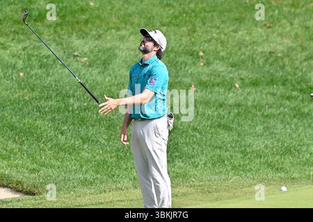 20. Juni 2025: Adam Hadwin aus Abbotsford British Columbia, Kanada, reagiert darauf, dass er seinen Ball während der zweiten Runde des PGA Travelers Championship-Golfturniers im TPC River Highlands in Cromwell CT zum zweiten Mal nicht auf dem 15. Grün bekommen hat. Eric Canha/Cal Sport Media (Bild: © Eric Canha/Cal Sport Media) Stockfoto