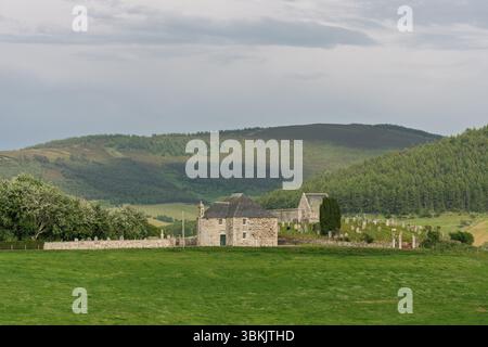 21. Juni 2025. Kildrummy Kirk, Kildrummy, Aberdeenshire, Schottland. Das ist die Kirche aus dem Jahr 1805 mit Friedhof. Stockfoto