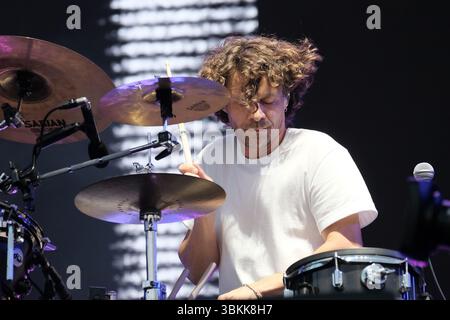 Newport, Großbritannien. Juni 2025. Der englische Schlagzeuger Adam Falkner trat live mit The Script beim Isle of Wight Festival auf. Quelle: SOPA Images Limited/Alamy Live News Stockfoto