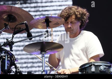 Newport, Großbritannien. Juni 2025. Der englische Schlagzeuger Adam Falkner trat live mit The Script beim Isle of Wight Festival auf. Quelle: SOPA Images Limited/Alamy Live News Stockfoto