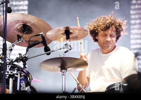 Newport, Großbritannien. Juni 2025. Der englische Schlagzeuger Adam Falkner trat live mit The Script beim Isle of Wight Festival auf. Quelle: SOPA Images Limited/Alamy Live News Stockfoto