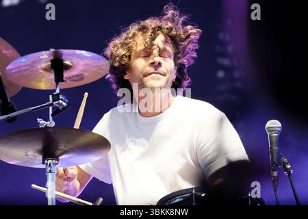 Newport, Großbritannien. Juni 2025. Der englische Schlagzeuger Adam Falkner trat live mit The Script beim Isle of Wight Festival auf. Quelle: SOPA Images Limited/Alamy Live News Stockfoto