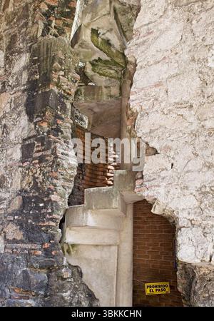 Turm der alten Panama Kathedrale in Panama Viejo, Panama (Wendeltreppe innen) Stockfoto