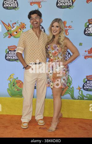 PrestonPlayz, Brianna Arsement at Ararrivals for Nickelodeon Kids Choice Awards 2025 - Teil 2, Barker Hangar, Santa Monica, CA, 21. Juni, 2025. Foto: Elizabeth Goodenough/Everett Collection Stockfoto
