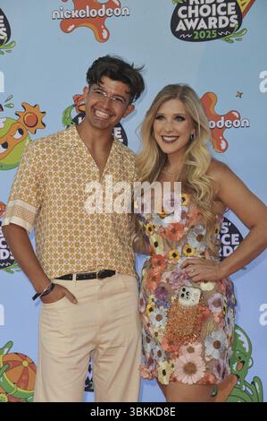 PrestonPlayz, Brianna Arsement at Ararrivals for Nickelodeon Kids Choice Awards 2025 - Teil 2, Barker Hangar, Santa Monica, CA, 21. Juni, 2025. Foto: Elizabeth Goodenough/Everett Collection Stockfoto