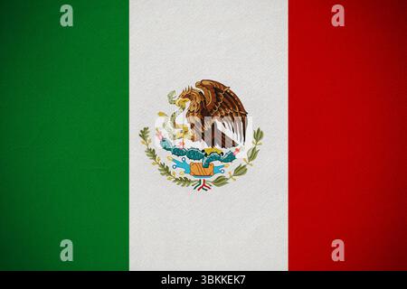 Die mexikanische Flagge mit flachem Design zeigt Wappen mit Adlerschlangen, Kaktuseiche und Lorbeerzweigen Stockfoto