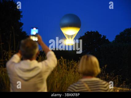 Paris, Frankreich. Juni 2025. Der Olympische Kessel im Tuileriengarten in Paris, Frankreich am 21. Juni 2025 Foto: Alain Apaydin/ABACAPRESS.COM Credit: Abaca Press/Alamy Live News Stockfoto