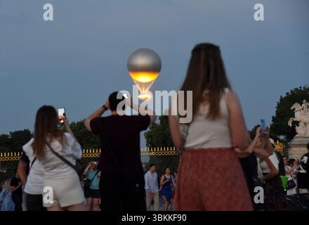 Paris, Frankreich. Juni 2025. Der Olympische Kessel im Tuileriengarten in Paris, Frankreich am 21. Juni 2025 Foto: Alain Apaydin/ABACAPRESS.COM Credit: Abaca Press/Alamy Live News Stockfoto