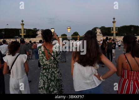 Paris, Frankreich. Juni 2025. Der Olympische Kessel im Tuileriengarten in Paris, Frankreich am 21. Juni 2025 Foto: Alain Apaydin/ABACAPRESS.COM Credit: Abaca Press/Alamy Live News Stockfoto