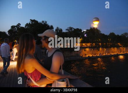 Paris, Frankreich. Juni 2025. Der Olympische Kessel im Tuileriengarten in Paris, Frankreich am 21. Juni 2025 Foto: Alain Apaydin/ABACAPRESS.COM Credit: Abaca Press/Alamy Live News Stockfoto