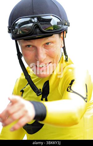 Toronto, Kanada. Juni 2025. Jockey Emma-Jayne Wilson feiert am 21. Juni 2025 nach einem Sieg bei Wyoming Bill auf der Woodbine Racetrack in Toronto, Kanada. (Foto: Mike Campbell/NurPhoto)0 Credit: NurPhoto SRL/Alamy Live News Stockfoto