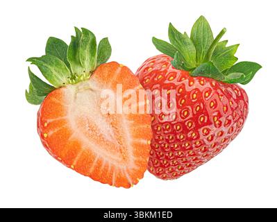 Ganze und halbe Erdbeere isoliert auf weißem Hintergrund mit Beschneidungspfad, volle Schärfentiefe Stockfoto