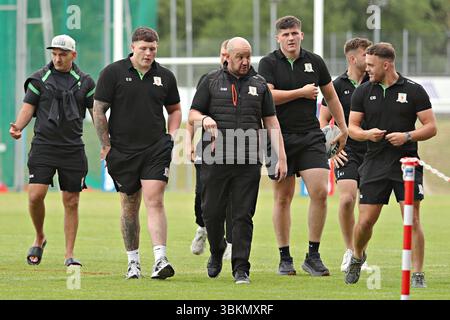 Hunslet inspiziert das Spielfeld vor dem Betfred Championship Match Hunslet RLFC gegen Barrow Raiders im South Leeds Stadium, Leeds, Großbritannien, 22. Juni 2025 (Foto: Sam Eaden/News Images) Stockfoto