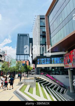 Schritte, die zum berühmten Einkaufszentrum Siam Square One in Bangkok führen, am 21. Juni 2025. Stockfoto