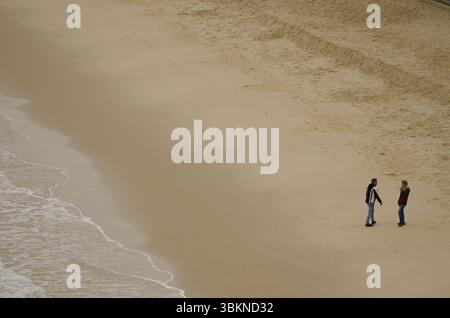 Februar 2024, Cat Co 3 Beach: Paar am Strand. Cat Ba Island. Cat Ba Archipel. Vietnam. Stockfoto