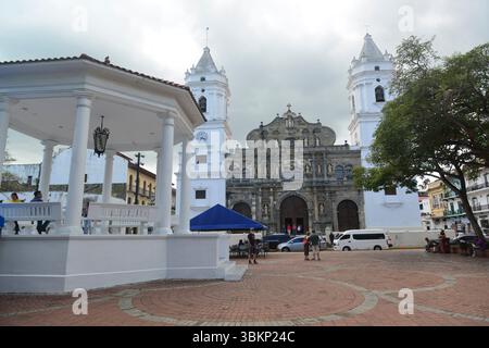 Plaza de la Independencia mit Patio und Metropolitan Cathedral, wo Panama am 3. November 1903 die Unabhängigkeit von Kolumbien erklärte. Casco Viejo, Panama Stockfoto