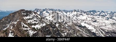 Schneebedeckte Berggipfel in Idaho Stockfoto
